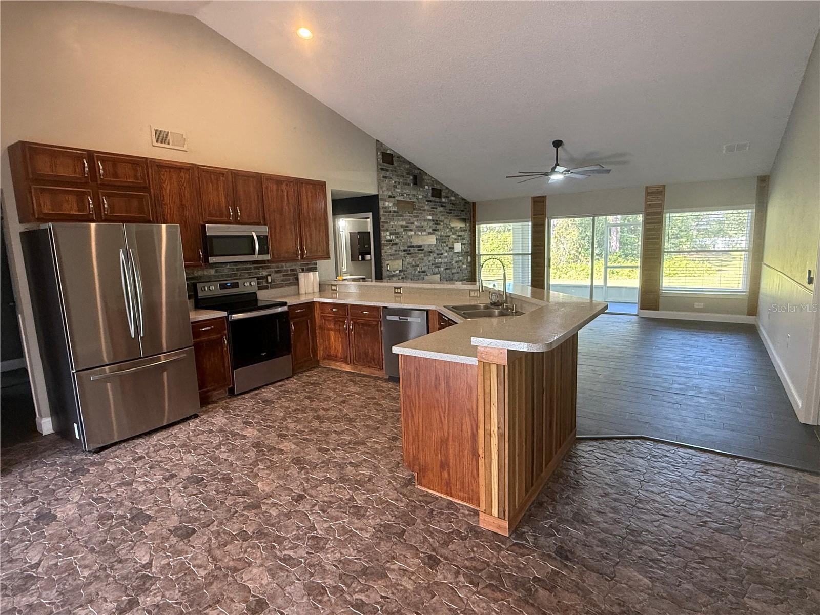 Image 18 of 47 For 19509 Sheldon Street