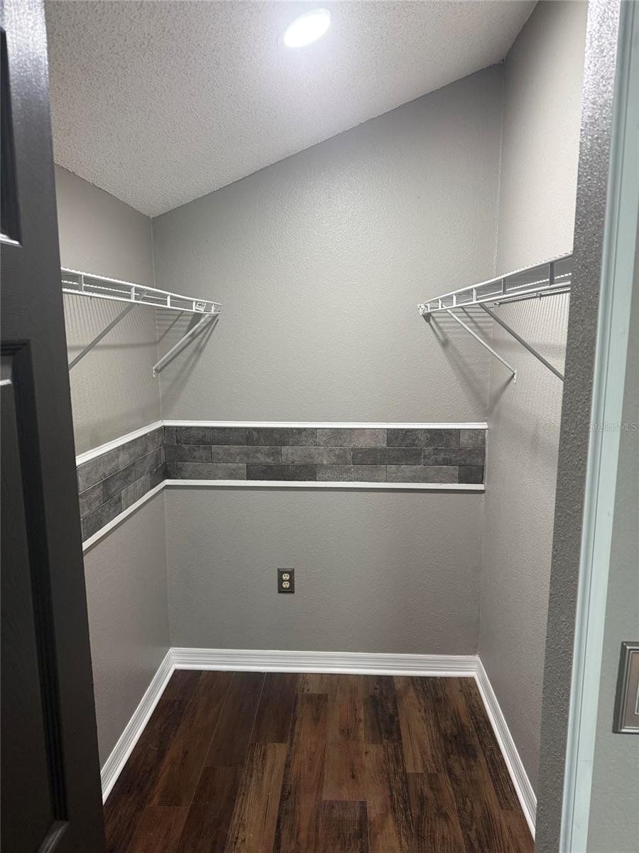 Image 34 of 47 For 19509 Sheldon Street