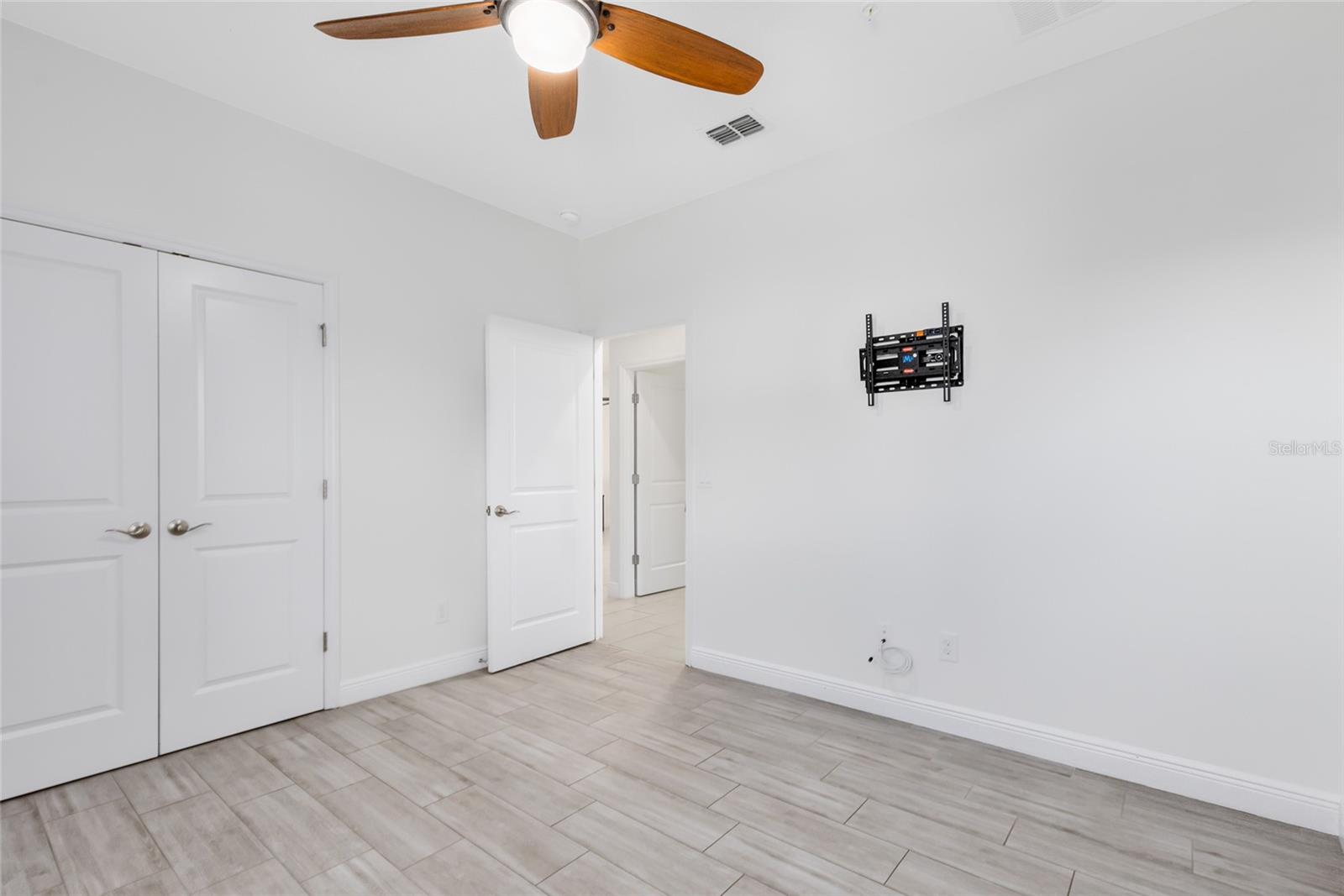 Image 11 of 34 For 13444 Stoddart Avenue