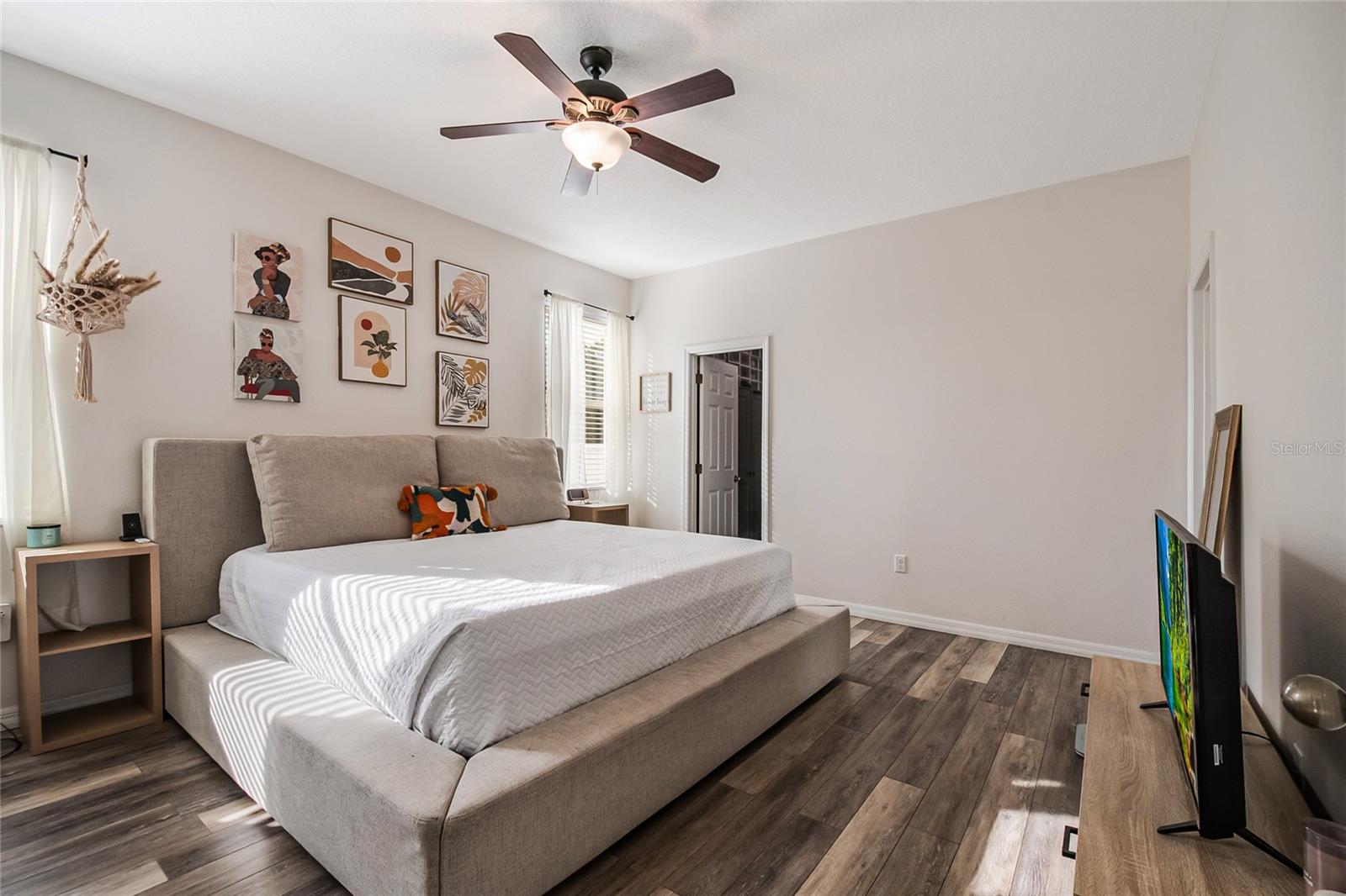 Image 32 of 44 For 3650 Creswick Circle