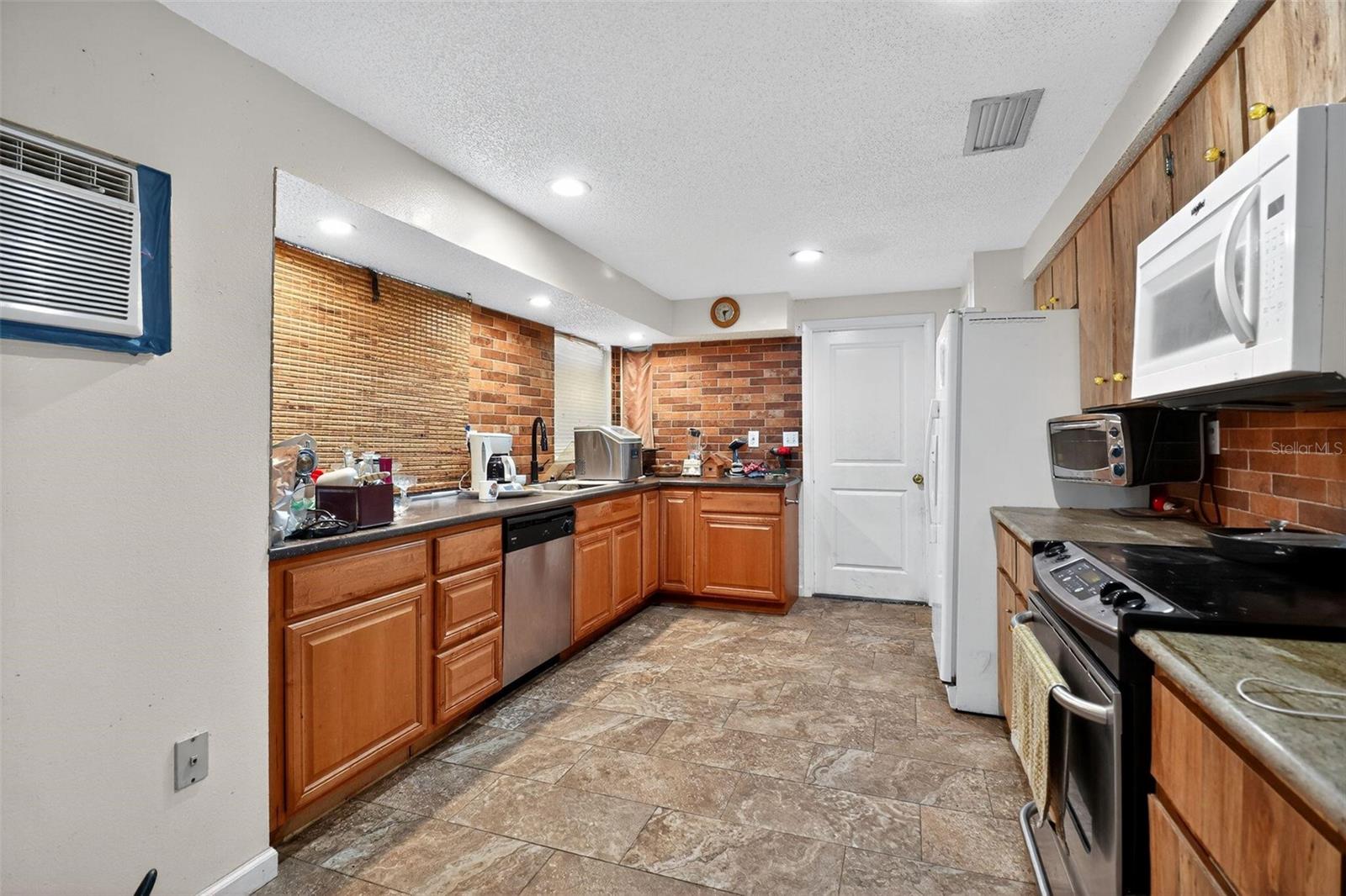 Image 14 of 21 For 1467 Sheehan Boulevard