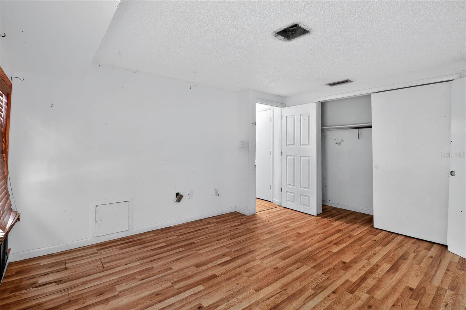 Image 15 of 21 For 1467 Sheehan Boulevard