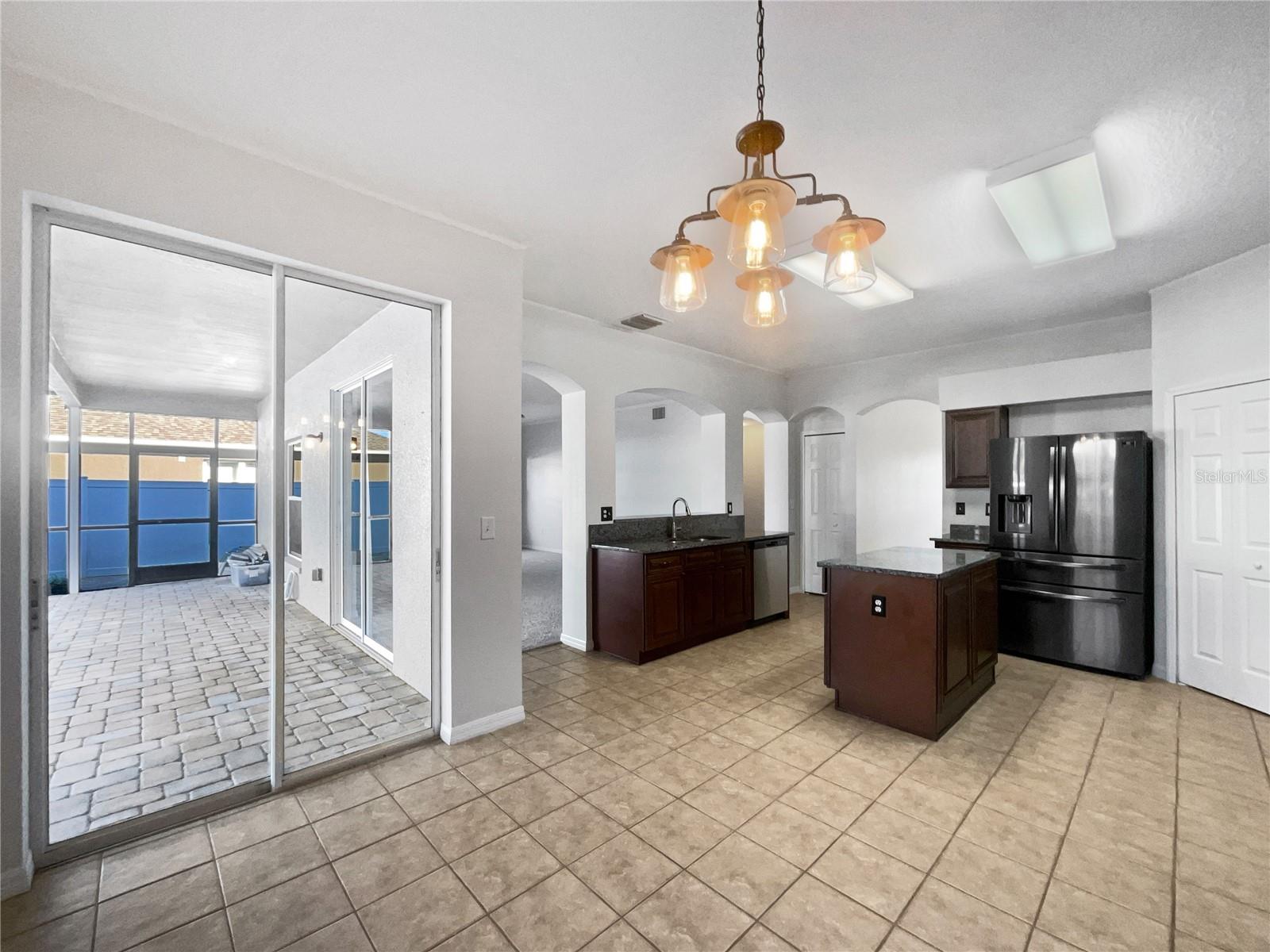 Image 13 of 33 For 2613 Queen Alberta Drive