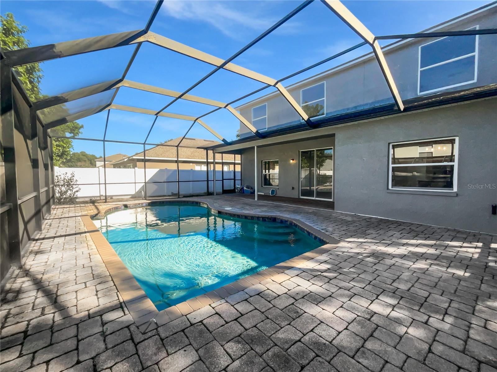 Image 6 of 33 For 2613 Queen Alberta Drive