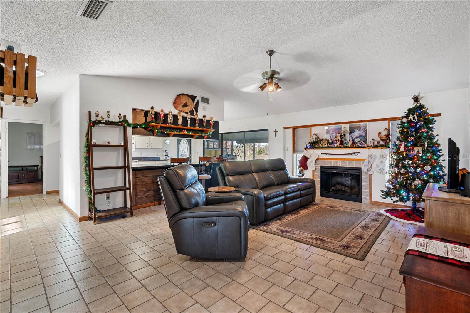 Image 14 of 43 For 715 Fairway Drive