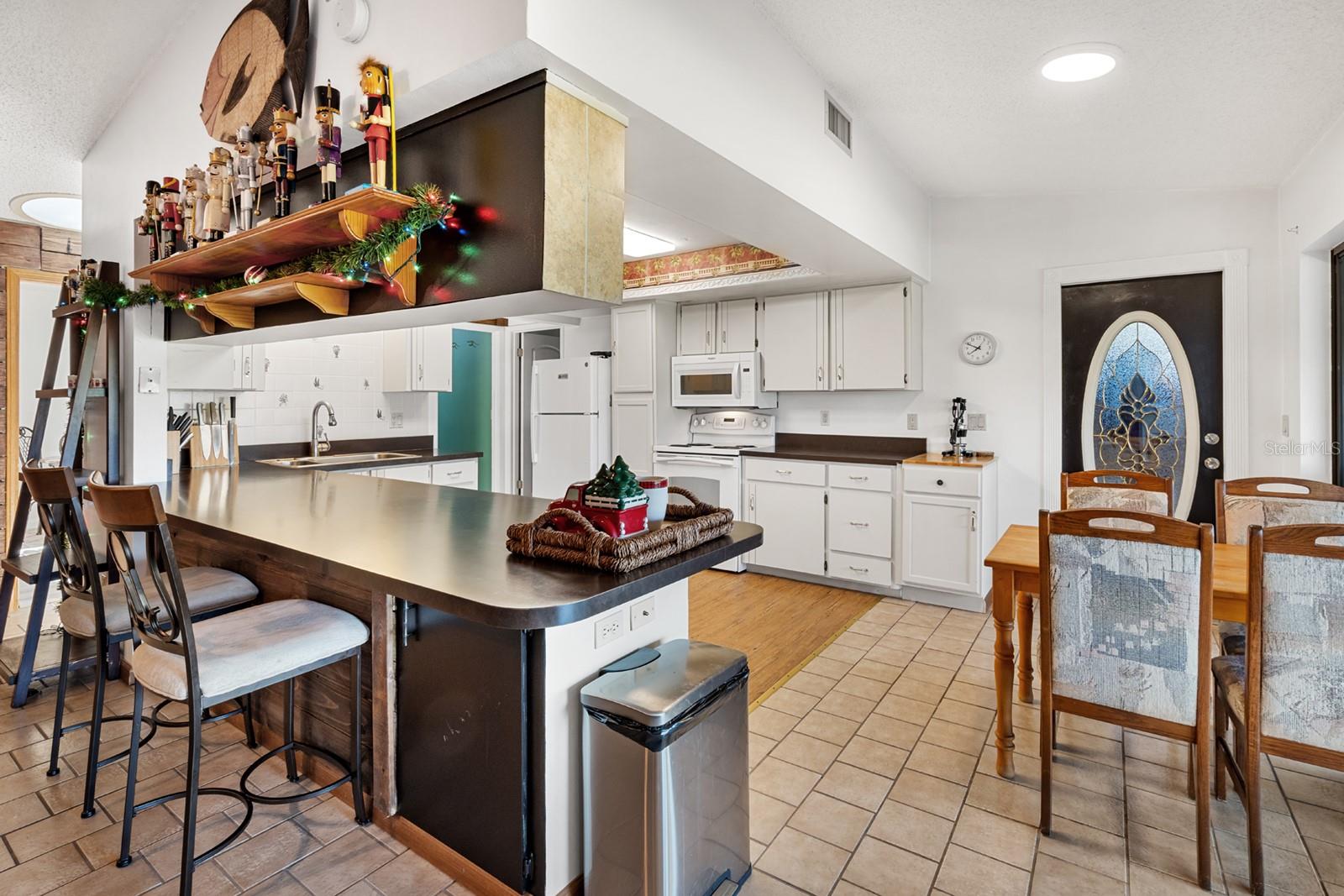 Image 15 of 43 For 715 Fairway Drive