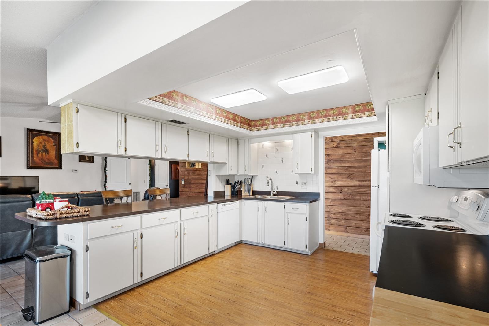 Image 16 of 43 For 715 Fairway Drive