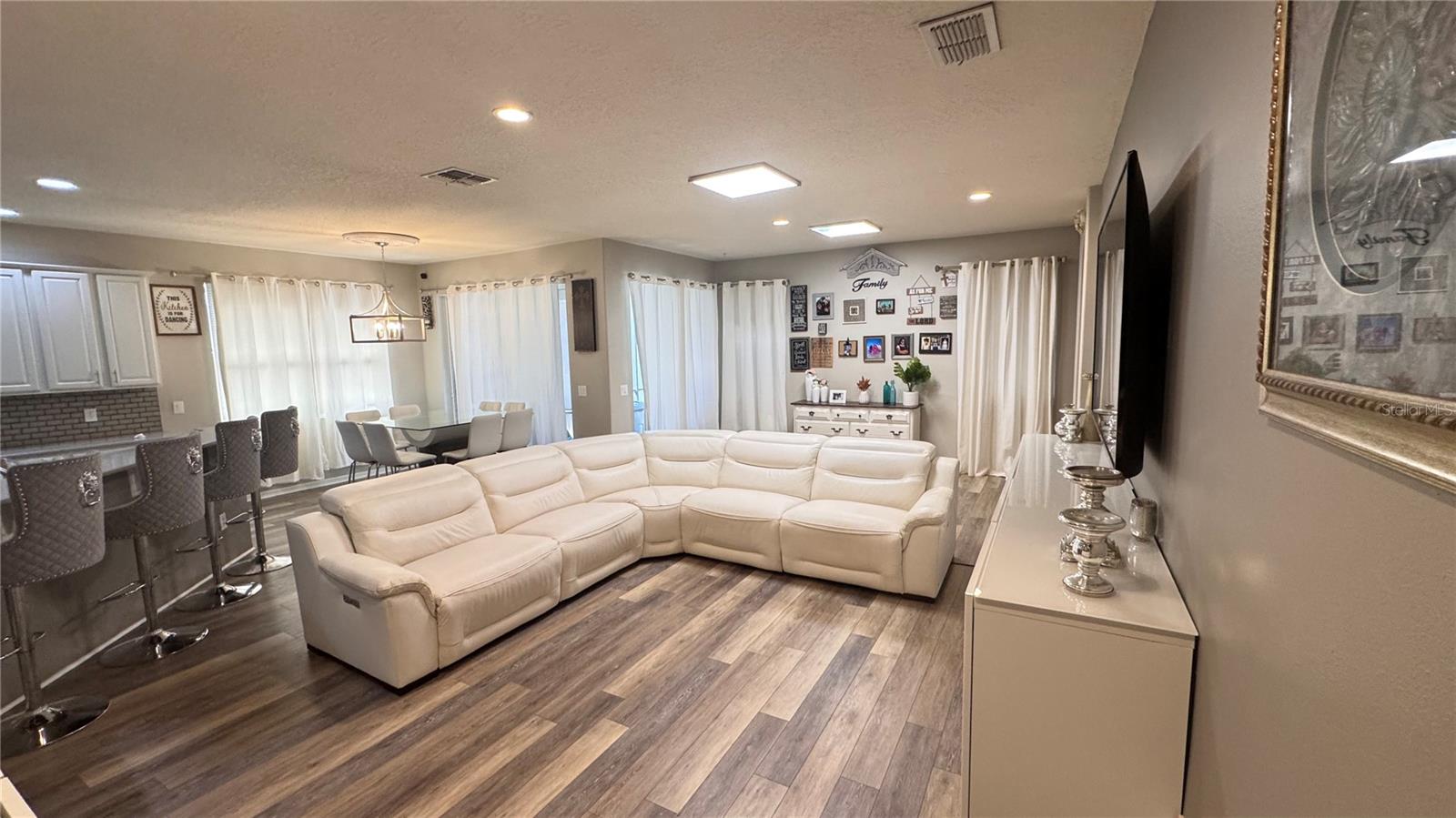 Image 23 of 56 For 4415 Blue Major Drive