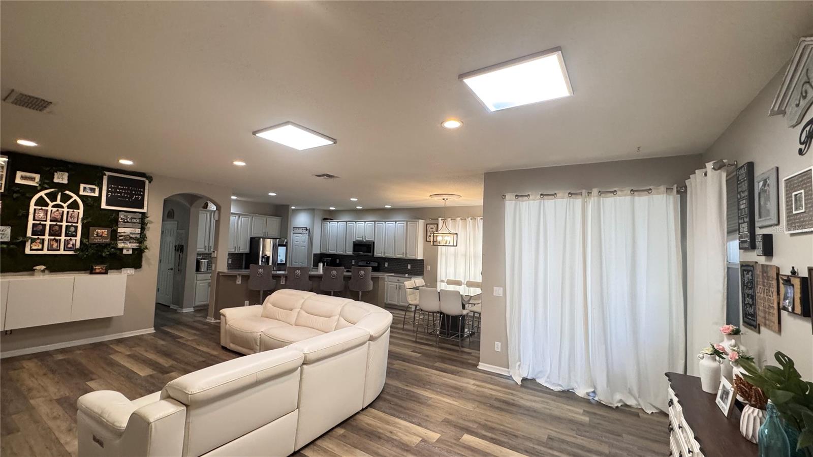 Image 24 of 56 For 4415 Blue Major Drive