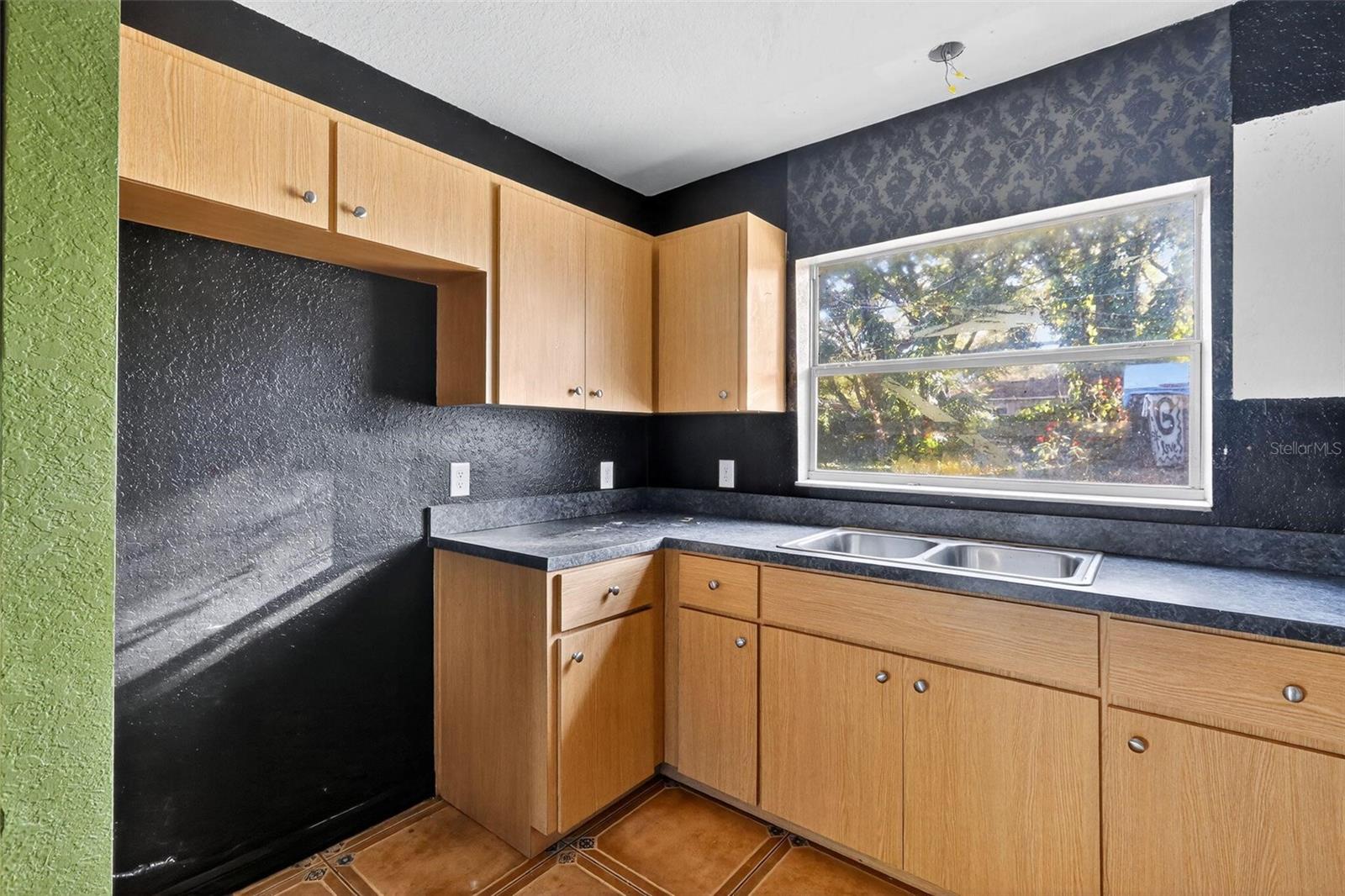 Image 18 of 24 For 1634 Warren Avenue