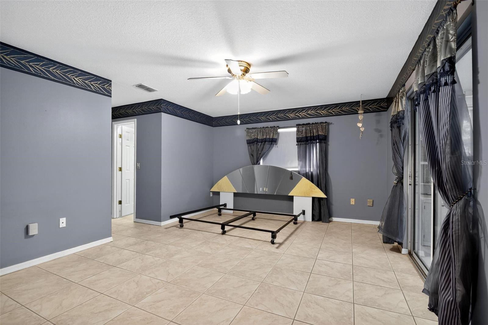 Image 11 of 27 For 13761 115th Circle