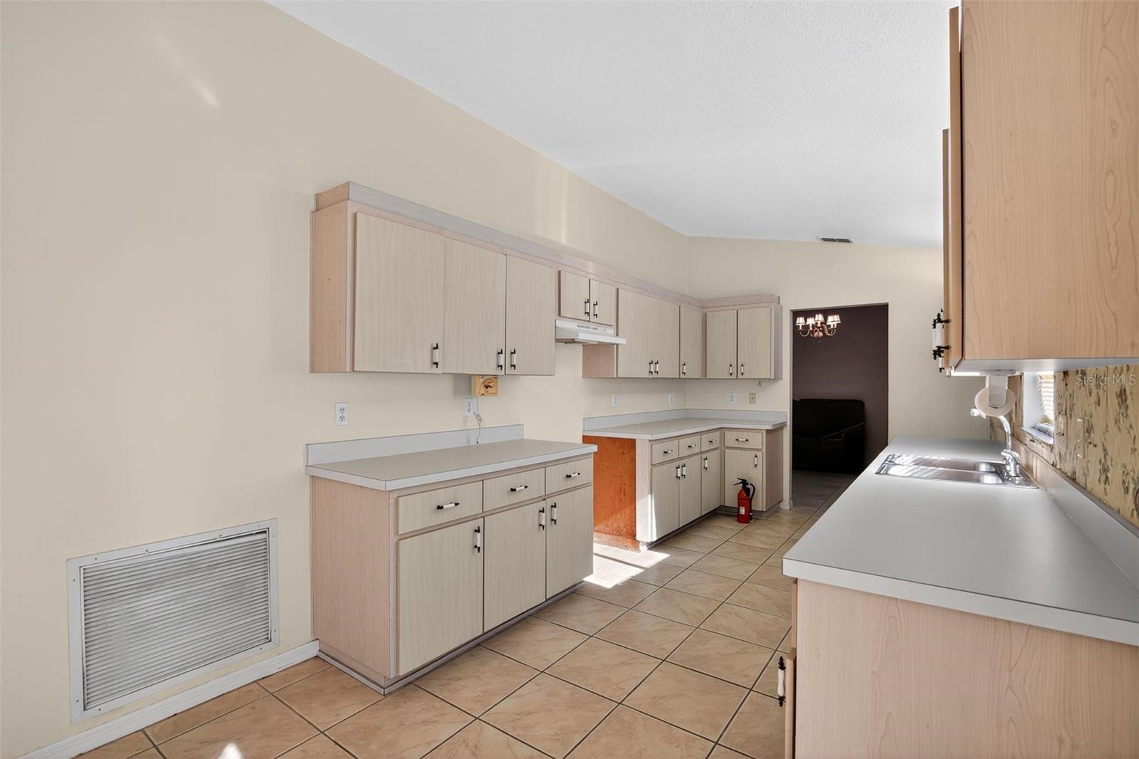 Image 13 of 27 For 13761 115th Circle