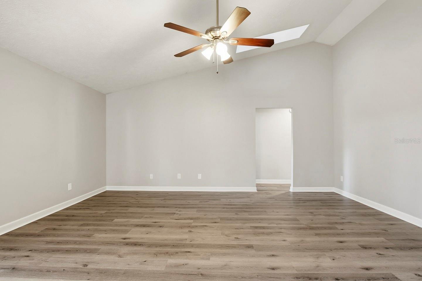 Image 18 of 42 For 15009 Naples Place