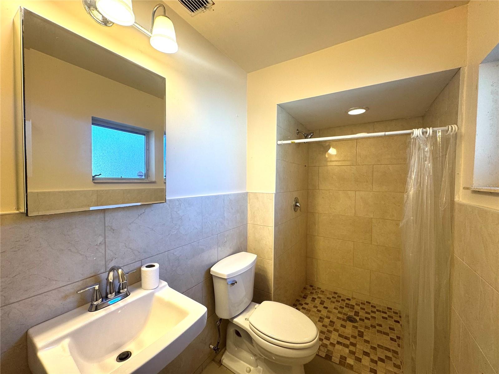 Image 15 of 28 For 612 Martin Avenue