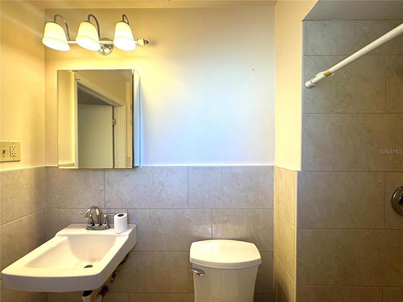 Image 16 of 28 For 612 Martin Avenue