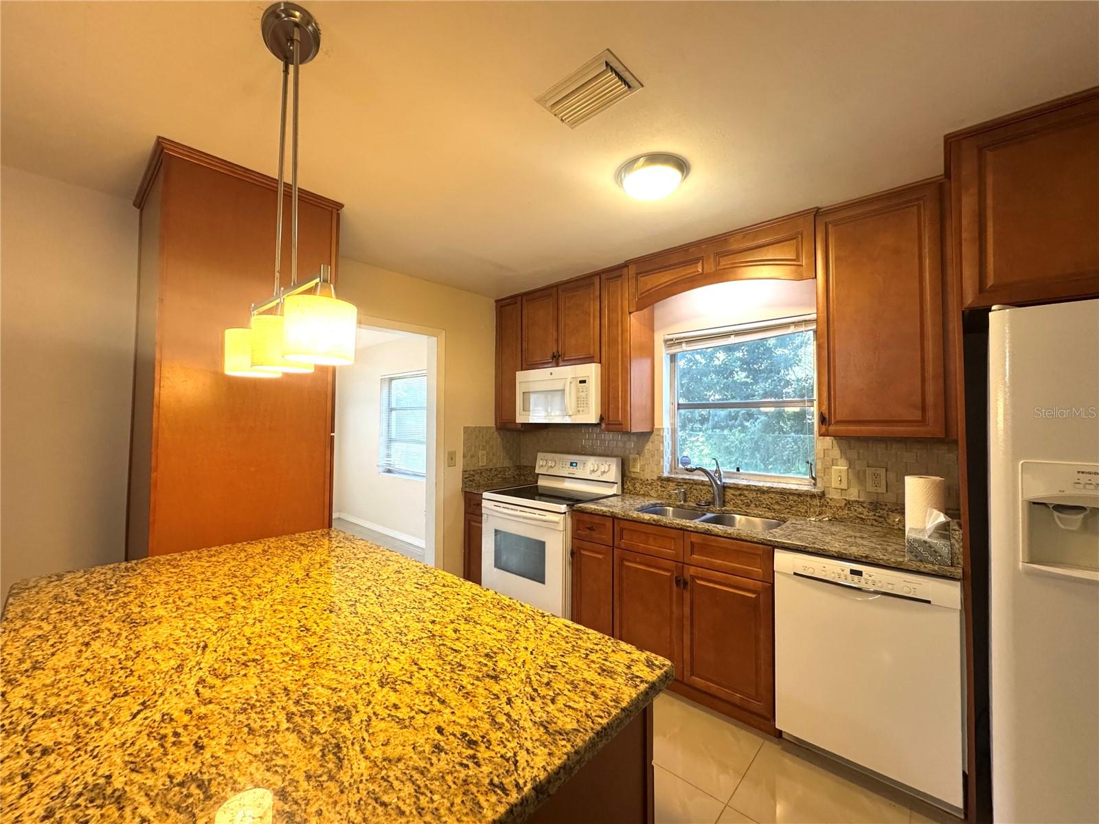 Image 5 of 28 For 612 Martin Avenue