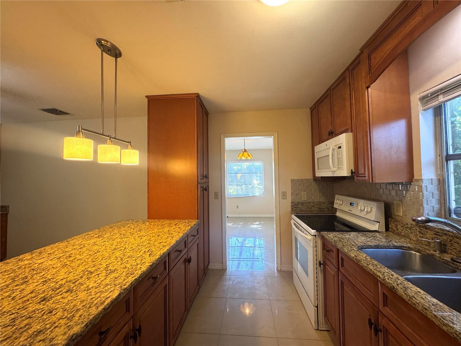 Image 6 of 28 For 612 Martin Avenue