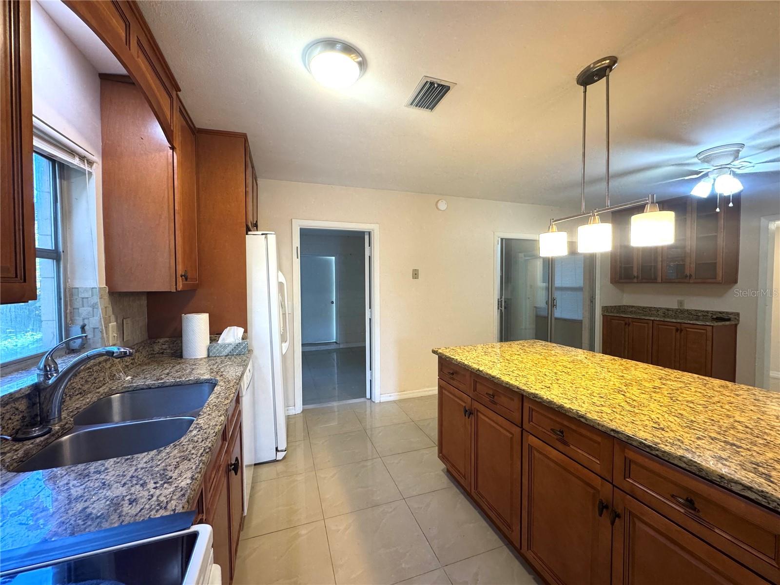 Image 7 of 28 For 612 Martin Avenue