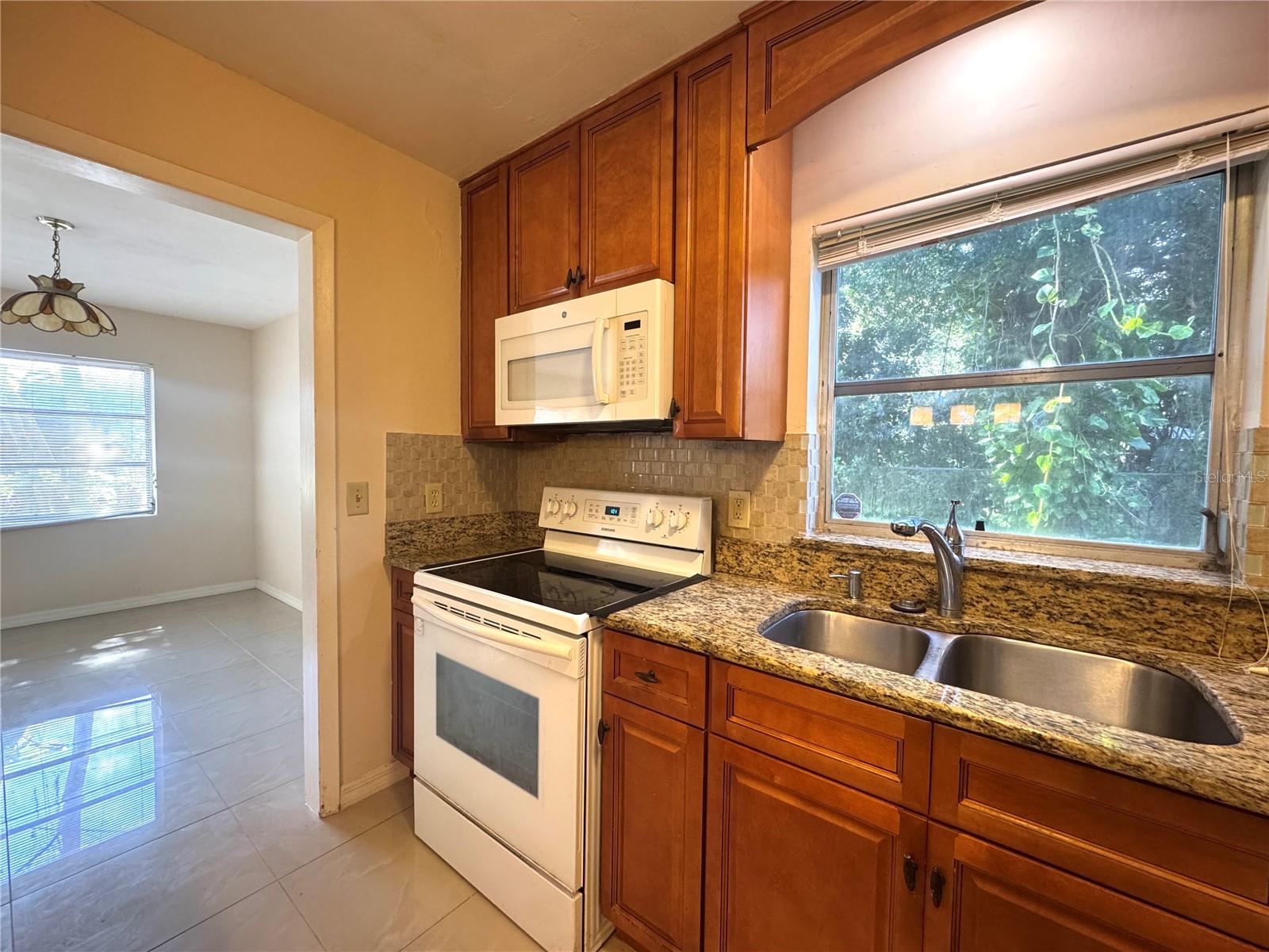 Image 8 of 28 For 612 Martin Avenue