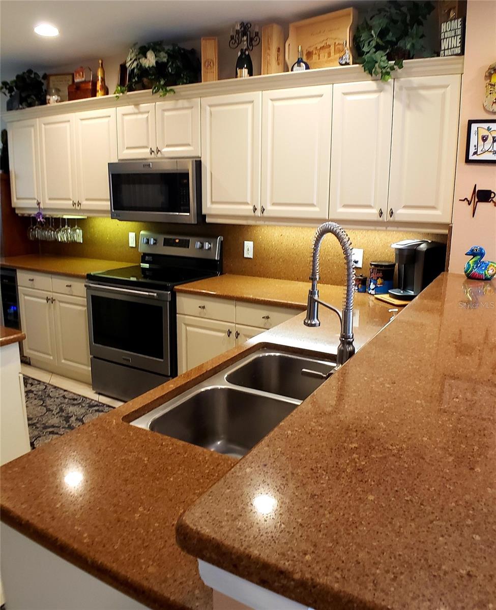 Image 20 of 51 For 5662 Whitehead Street