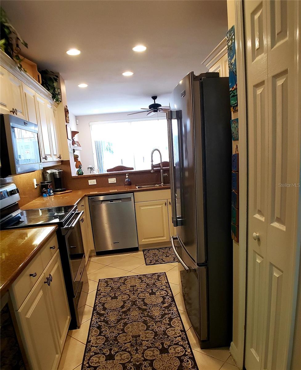 Image 21 of 51 For 5662 Whitehead Street