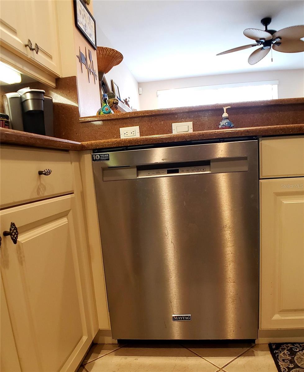 Image 24 of 51 For 5662 Whitehead Street