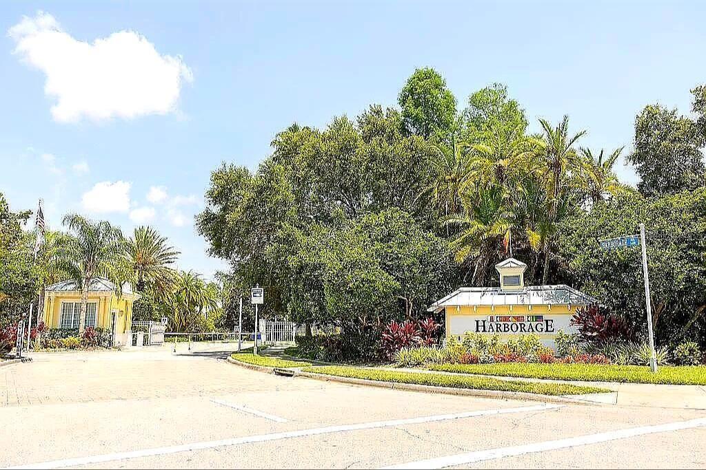 Image 3 of 51 For 5662 Whitehead Street