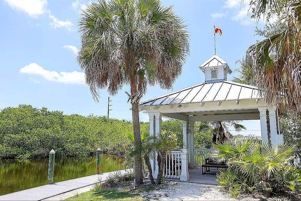 Image 7 of 51 For 5662 Whitehead Street