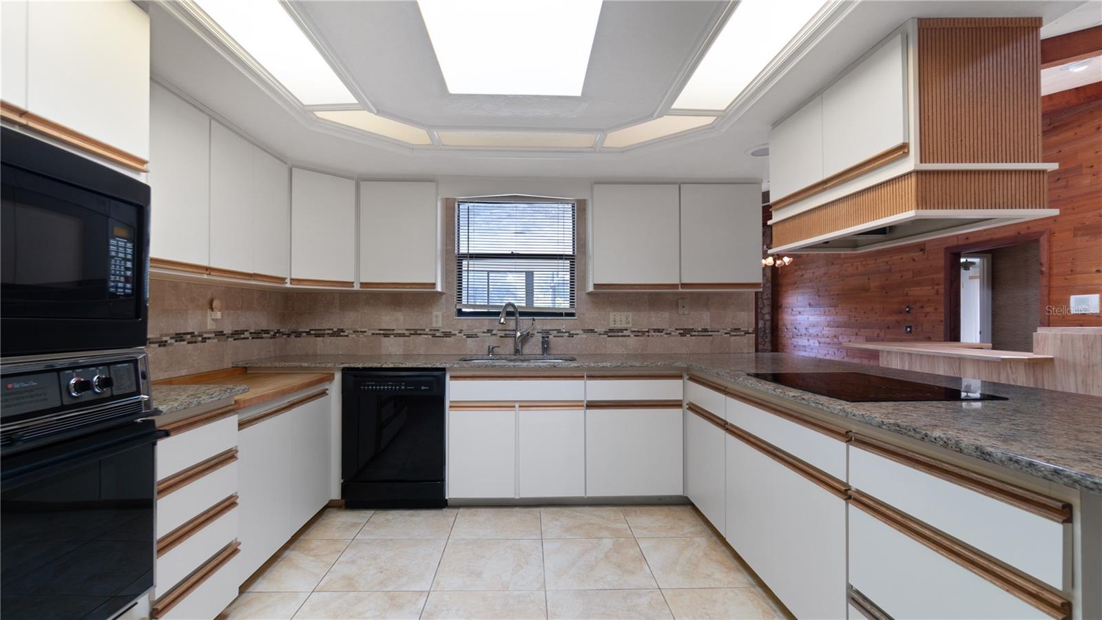 Image 17 of 50 For 965 Pelican Bay Drive