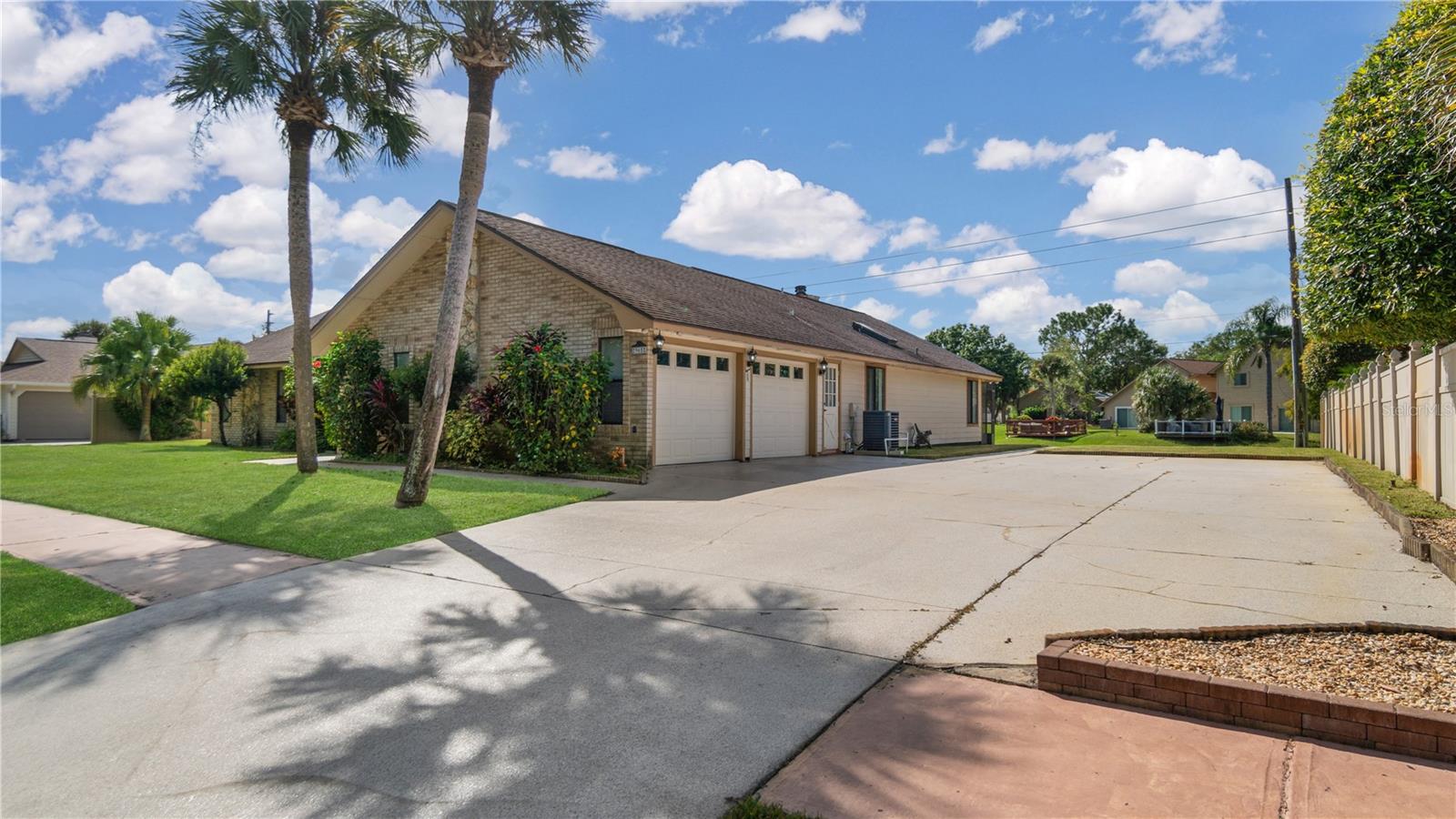 Image 3 of 50 For 965 Pelican Bay Drive