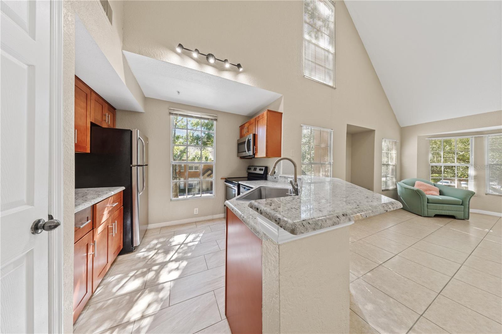 Image 11 of 39 For 6340 Raleigh Street 1011