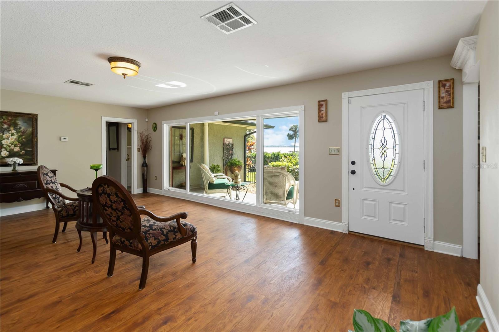 Image 13 of 57 For 2349 Lakeshore Drive