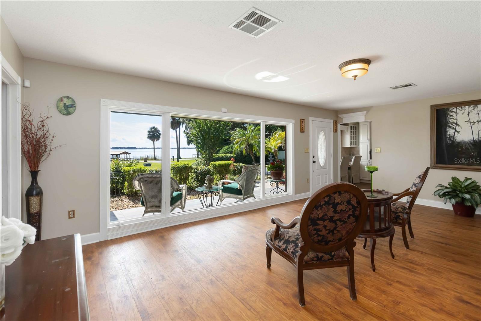 Image 14 of 57 For 2349 Lakeshore Drive