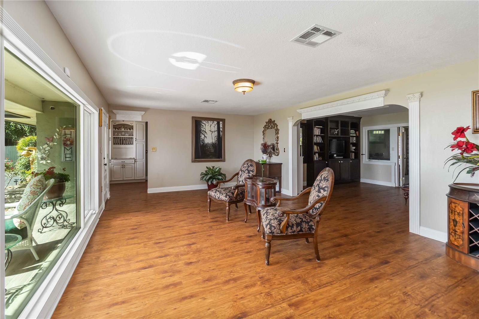 Image 15 of 57 For 2349 Lakeshore Drive