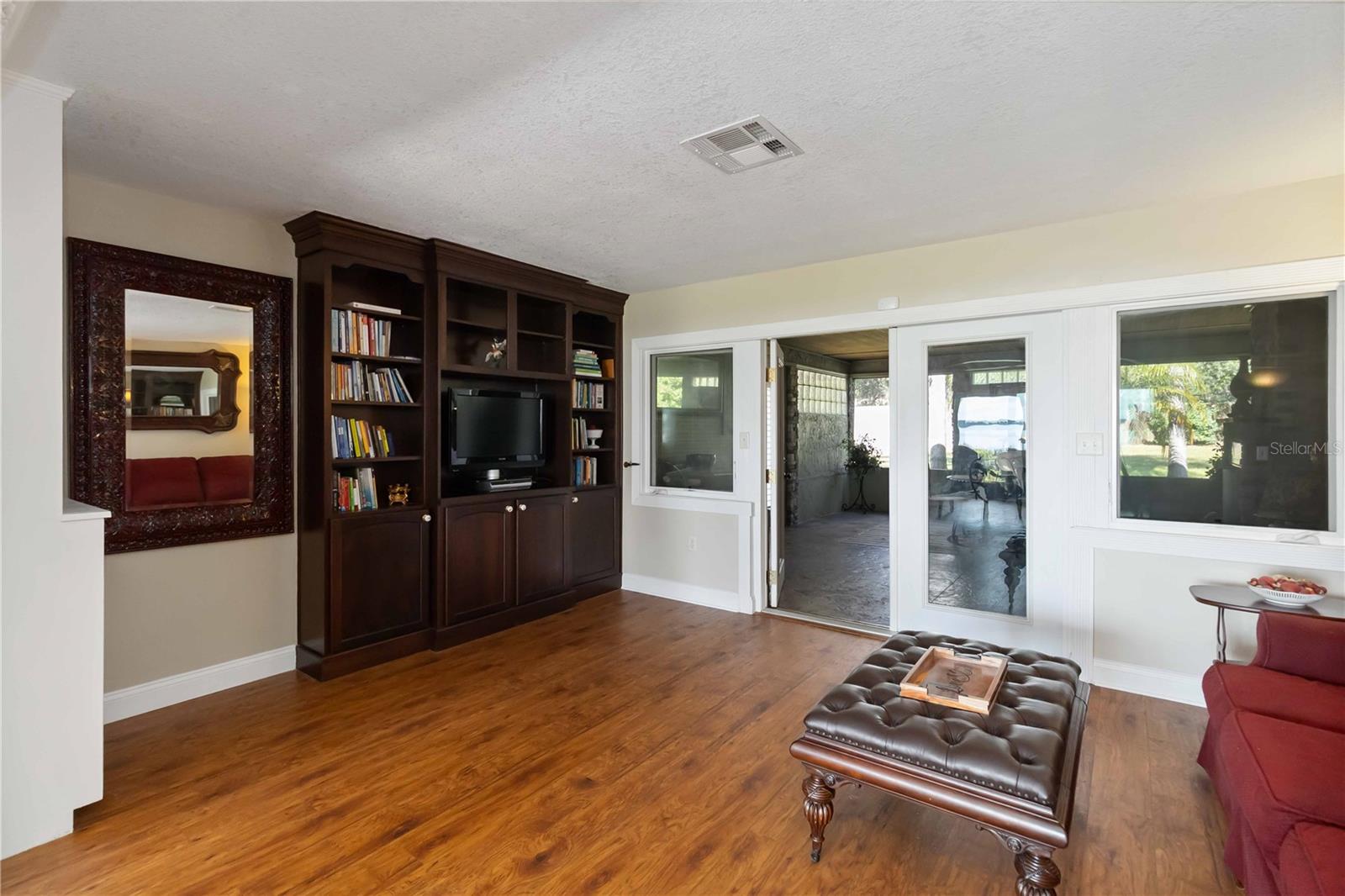 Image 16 of 57 For 2349 Lakeshore Drive