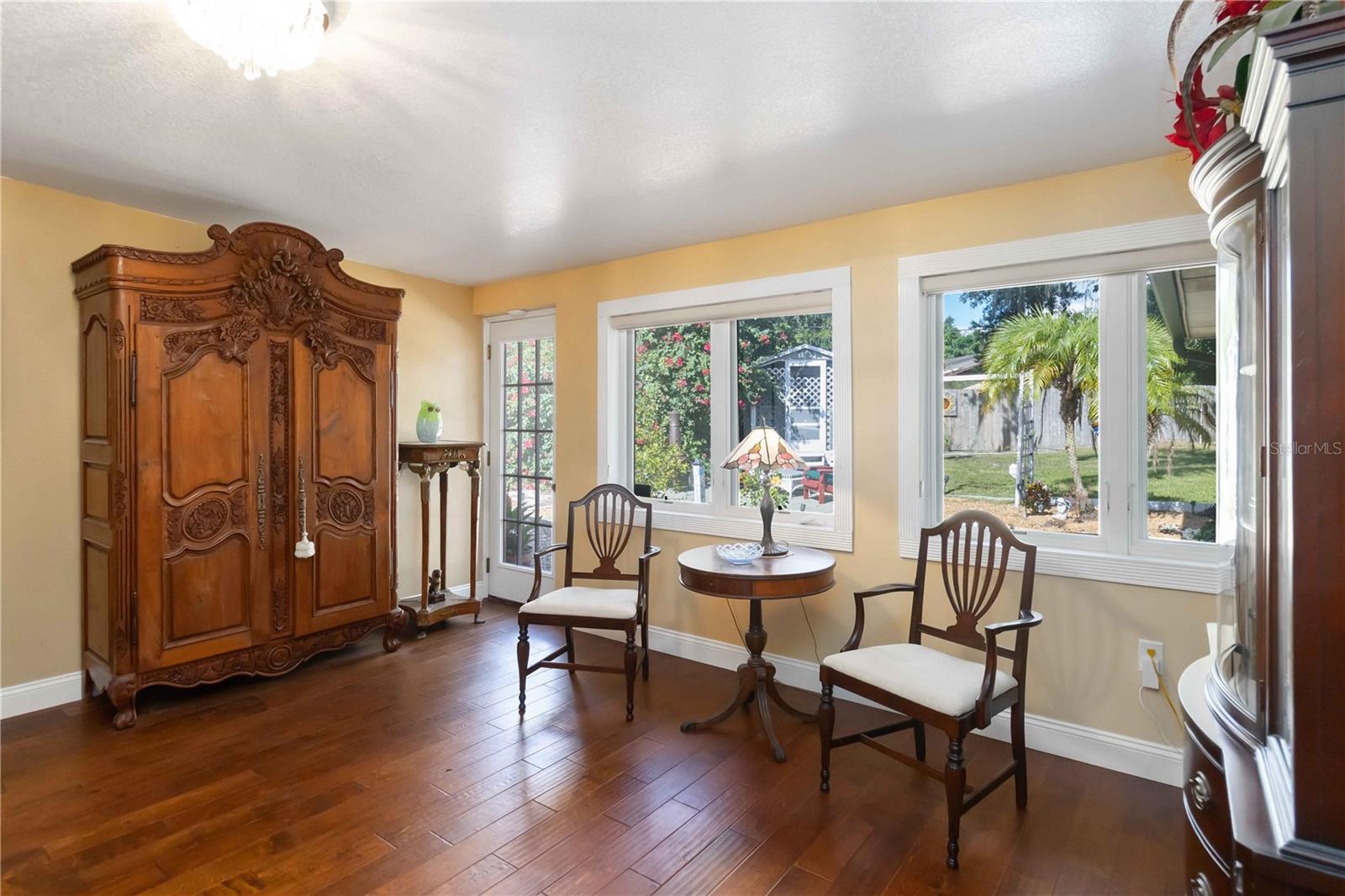 Image 19 of 57 For 2349 Lakeshore Drive