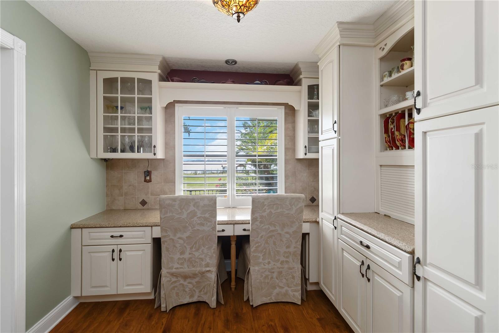 Image 24 of 57 For 2349 Lakeshore Drive