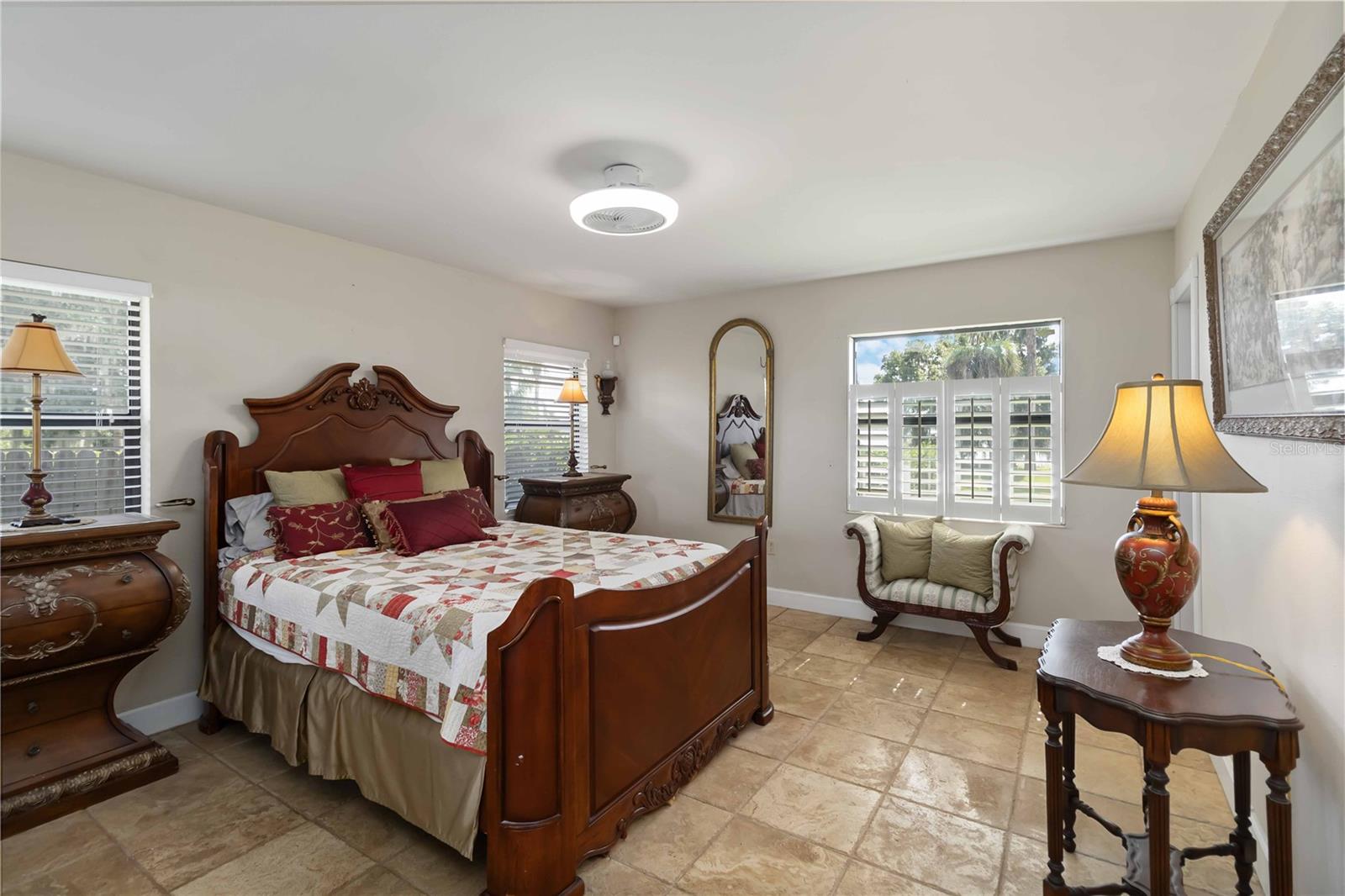 Image 25 of 57 For 2349 Lakeshore Drive