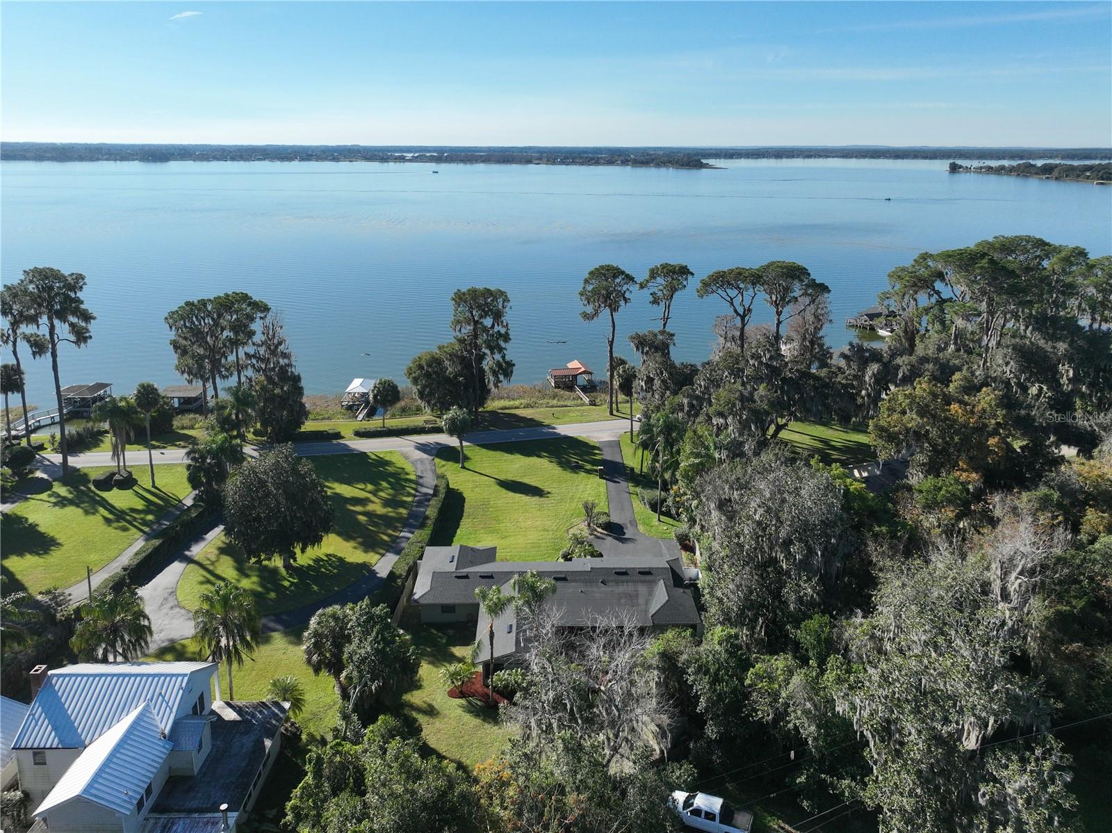 Image 3 of 57 For 2349 Lakeshore Drive