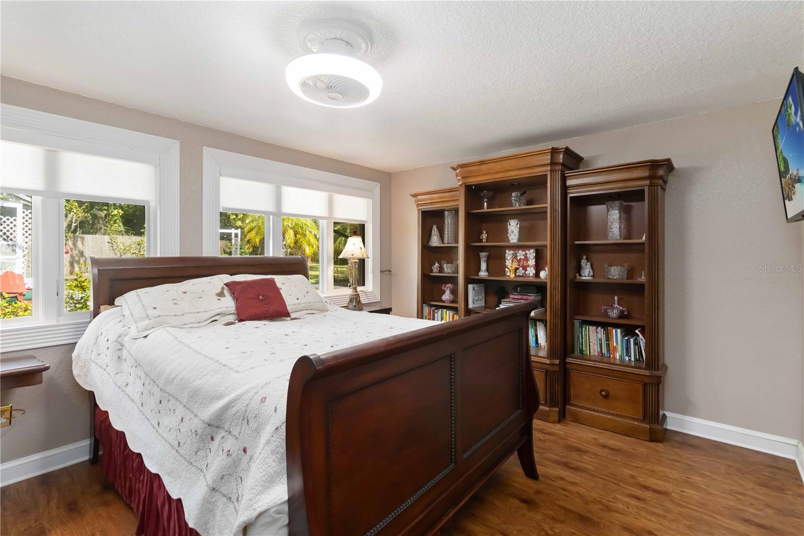 Image 34 of 57 For 2349 Lakeshore Drive