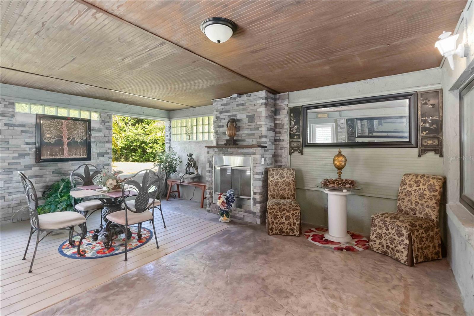 Image 40 of 57 For 2349 Lakeshore Drive