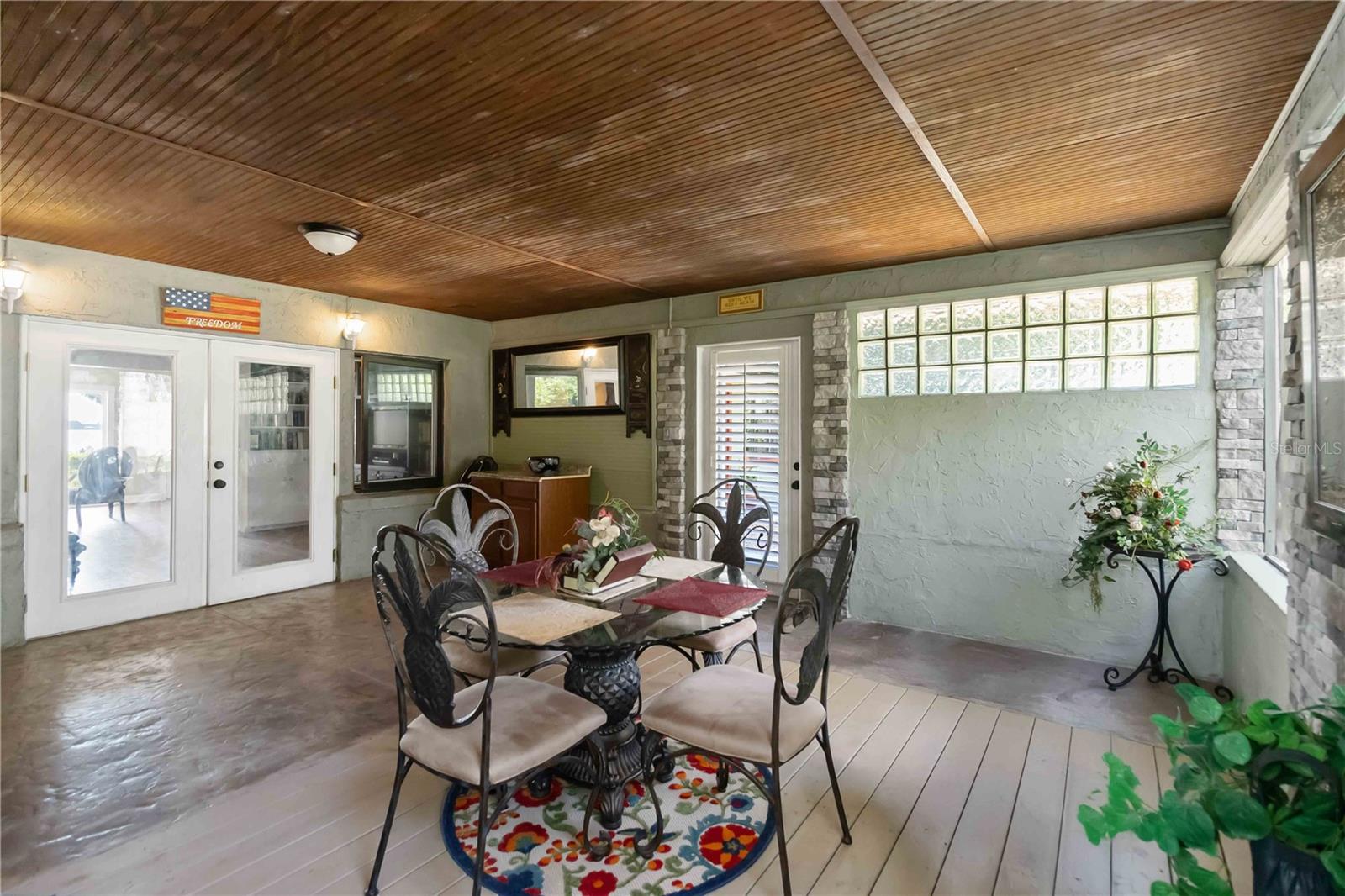 Image 41 of 57 For 2349 Lakeshore Drive