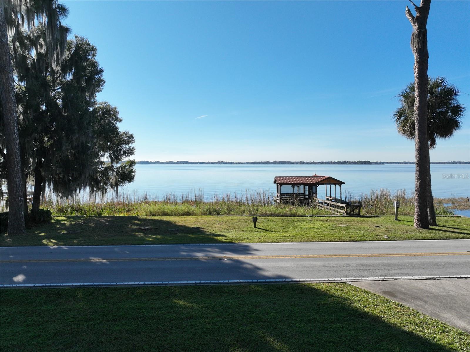 Image 5 of 57 For 2349 Lakeshore Drive