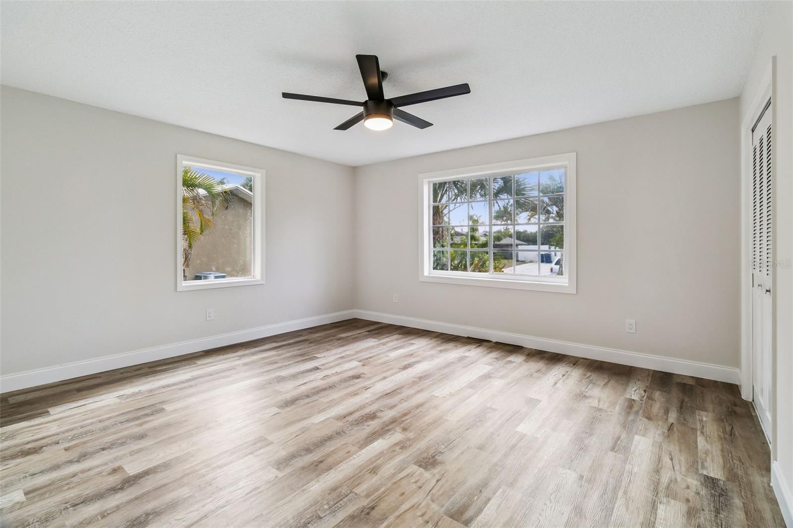 Image 10 of 23 For 1527 Meadowbrook Road Ne