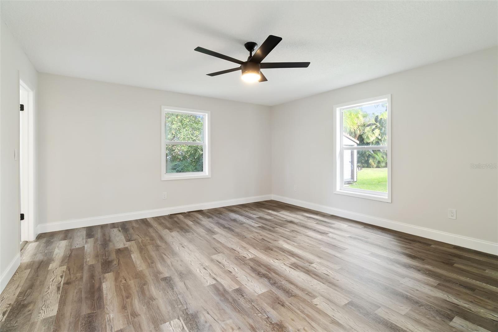 Image 12 of 23 For 1527 Meadowbrook Road Ne