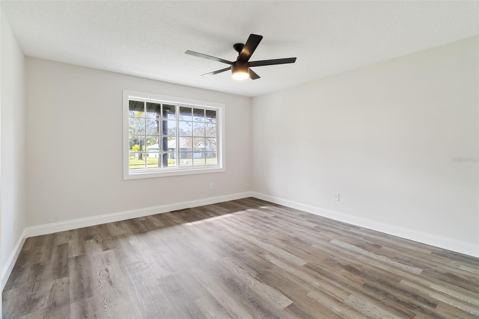 Image 13 of 23 For 1527 Meadowbrook Road Ne