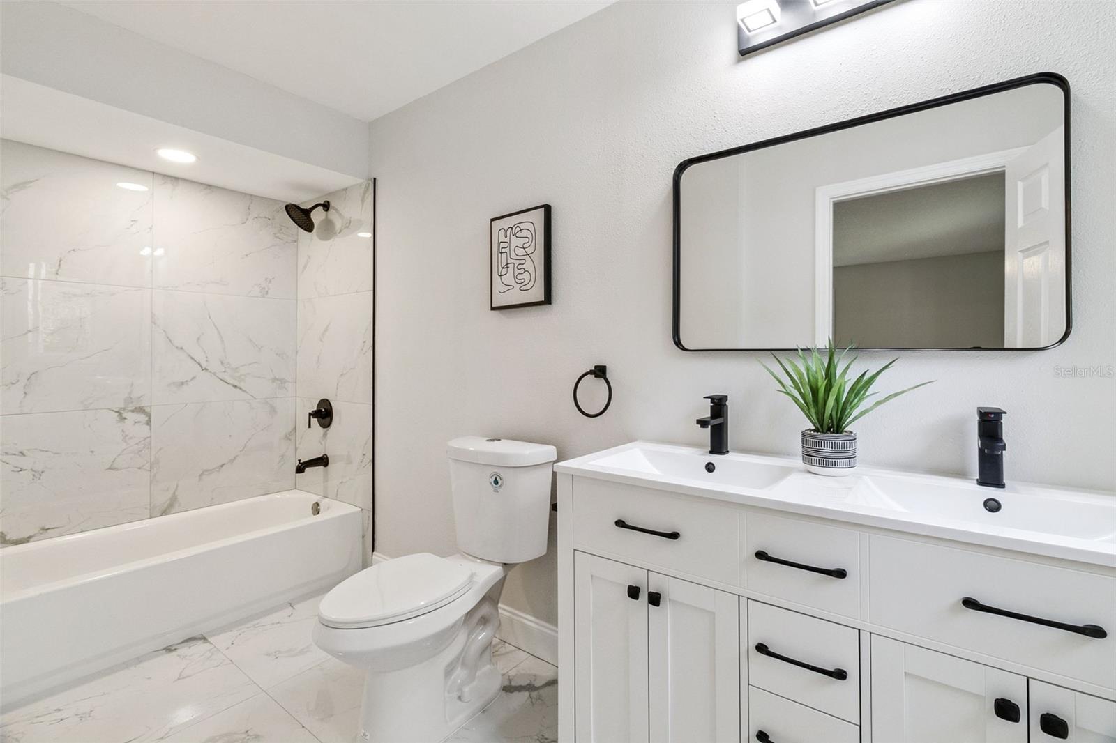 Image 14 of 23 For 1527 Meadowbrook Road Ne