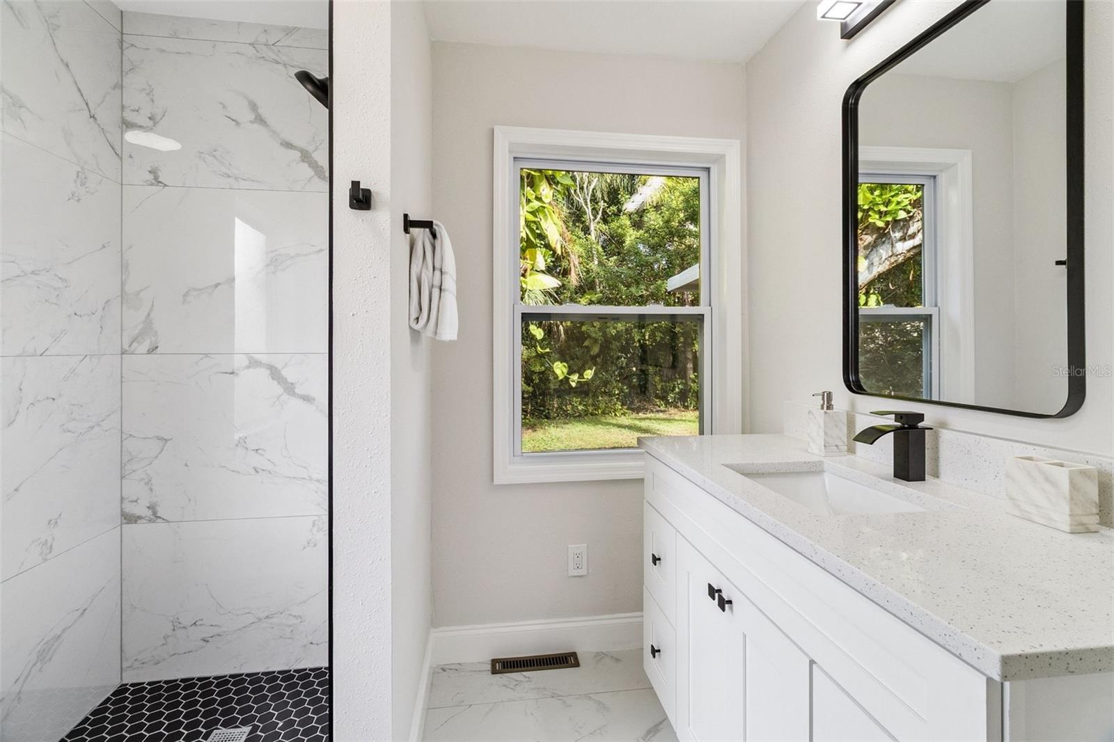 Image 16 of 23 For 1527 Meadowbrook Road Ne