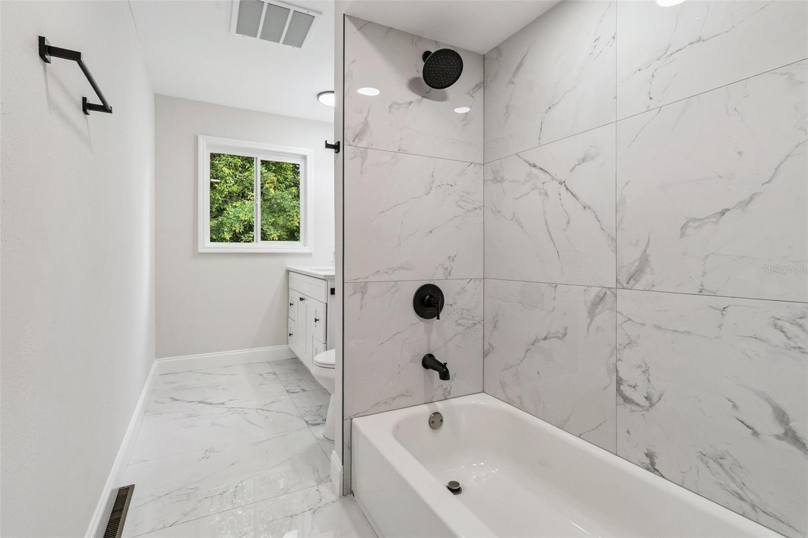 Image 17 of 23 For 1527 Meadowbrook Road Ne