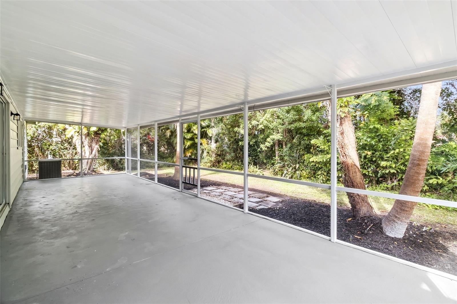 Image 18 of 23 For 1527 Meadowbrook Road Ne